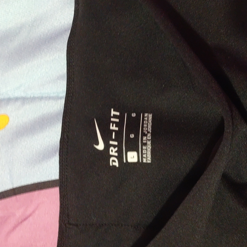 Nike - Picture 2 of 3